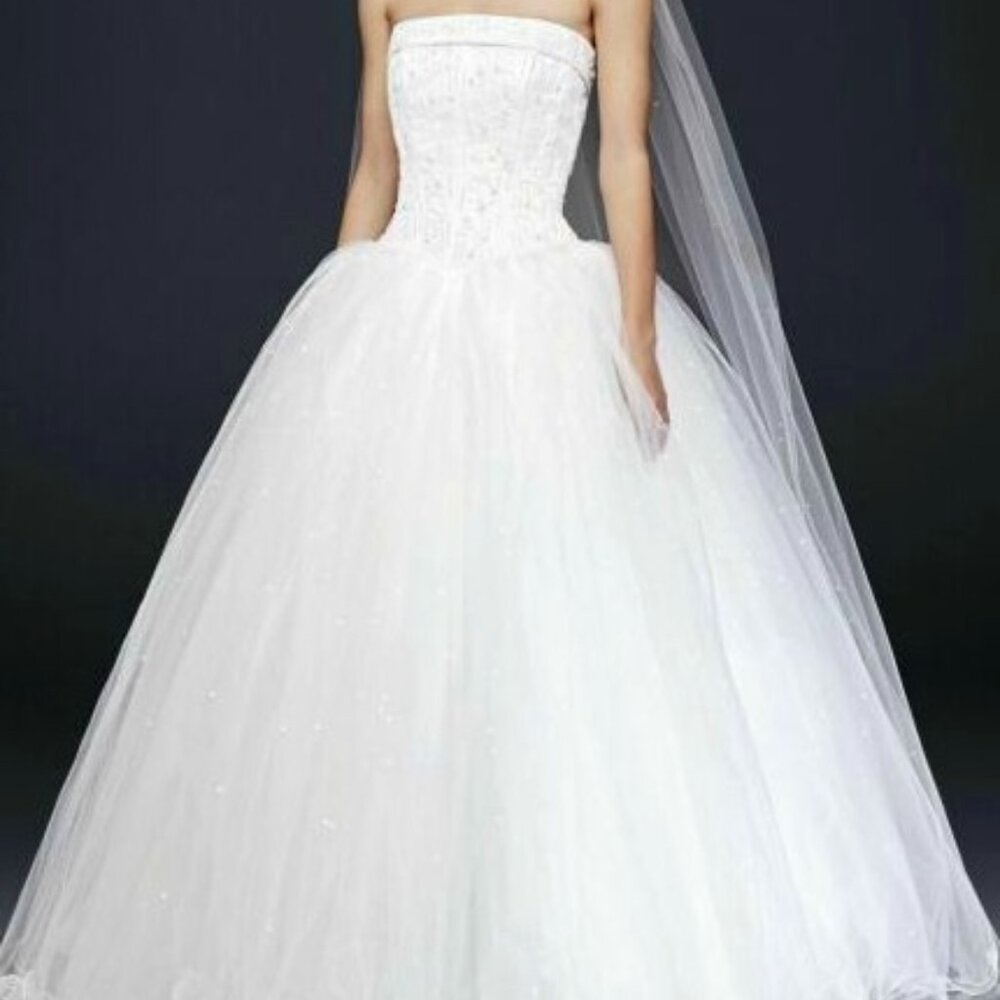 Bridal Strapless Tulle Ball Gown – Size 4 – Like New with Elegant Keepsake Box